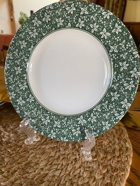 Spode England set of 4 “Holly Tree” pattern bread and butter/ dessert plates. ()